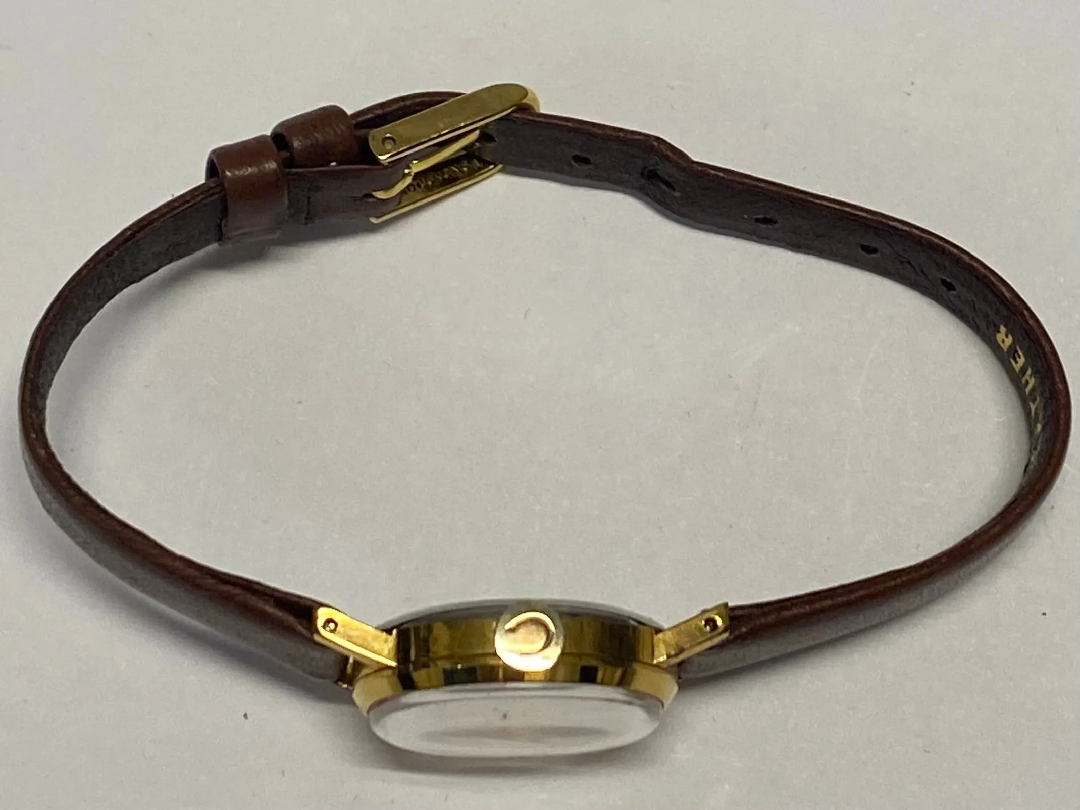 CARAVELLE Beautiful Gold Tone Round Case Unique Ladies Watch - $2K APR w/ COA!!!