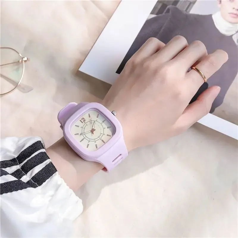 Fashion Women Watches Square Dial Pin Buckle Quartz Watch Women Luxury Ladies Electronic Wristwatches Silicone Female Clock Gift