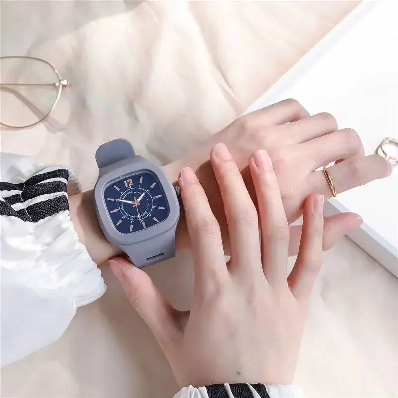 Fashion Women Watches Square Dial Pin Buckle Quartz Watch Women Luxury Ladies Electronic Wristwatches Silicone Female Clock Gift