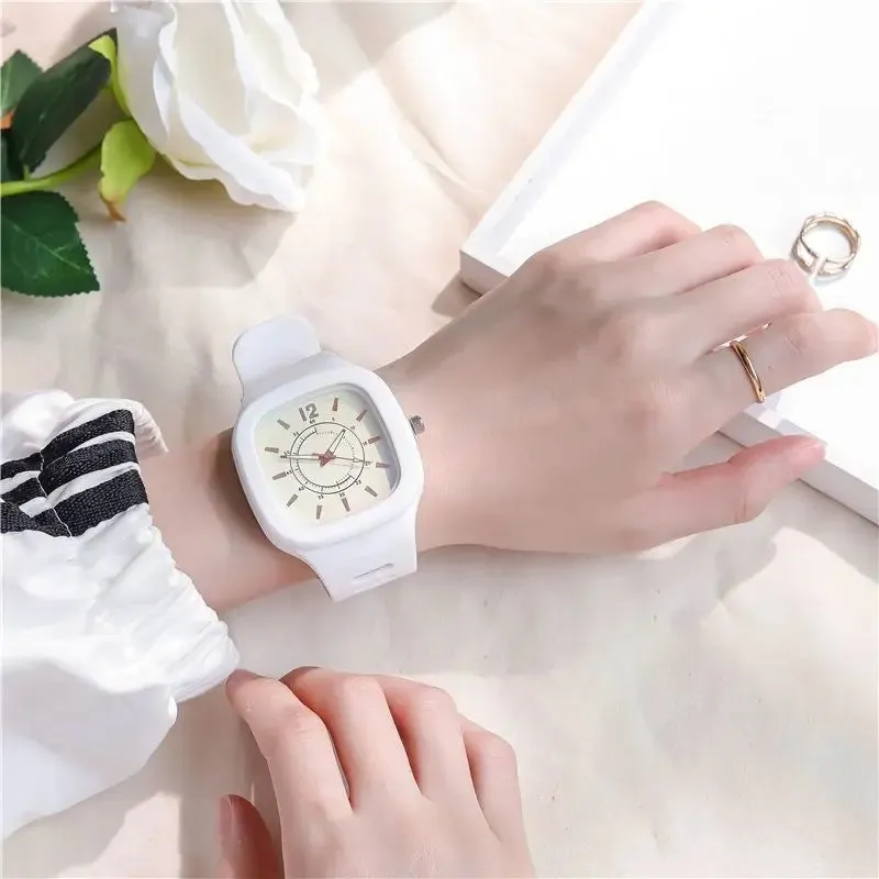 Fashion Women Watches Square Dial Pin Buckle Quartz Watch Women Luxury Ladies Electronic Wristwatches Silicone Female Clock Gift