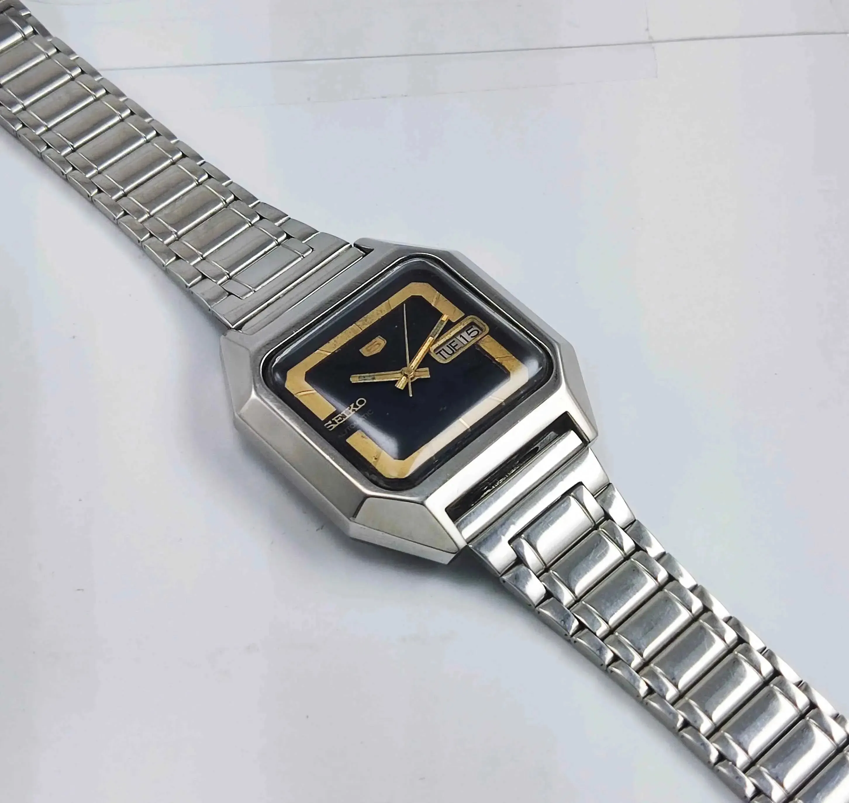 Seiko 5 Automatic Movement Black Dial 17 Jewels Men's Watch