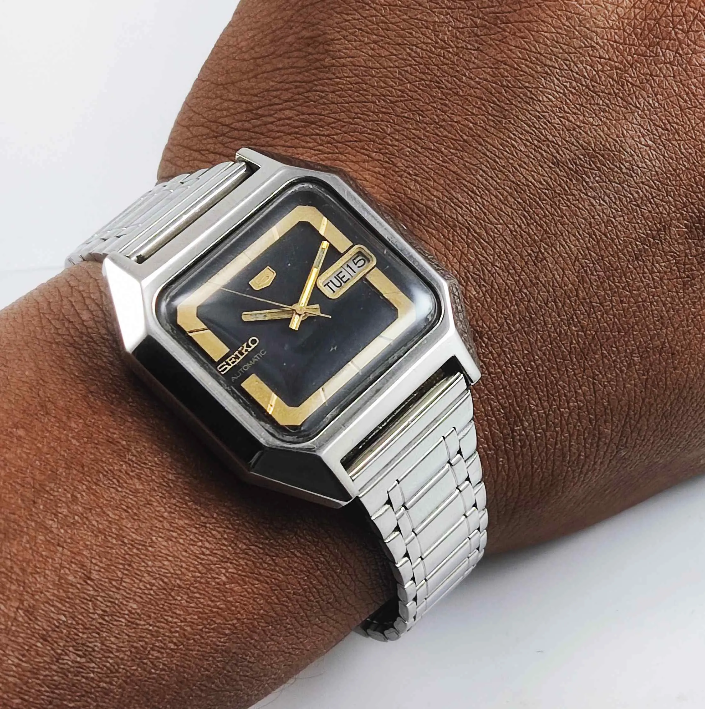 Seiko 5 Automatic Movement Black Dial 17 Jewels Men's Watch