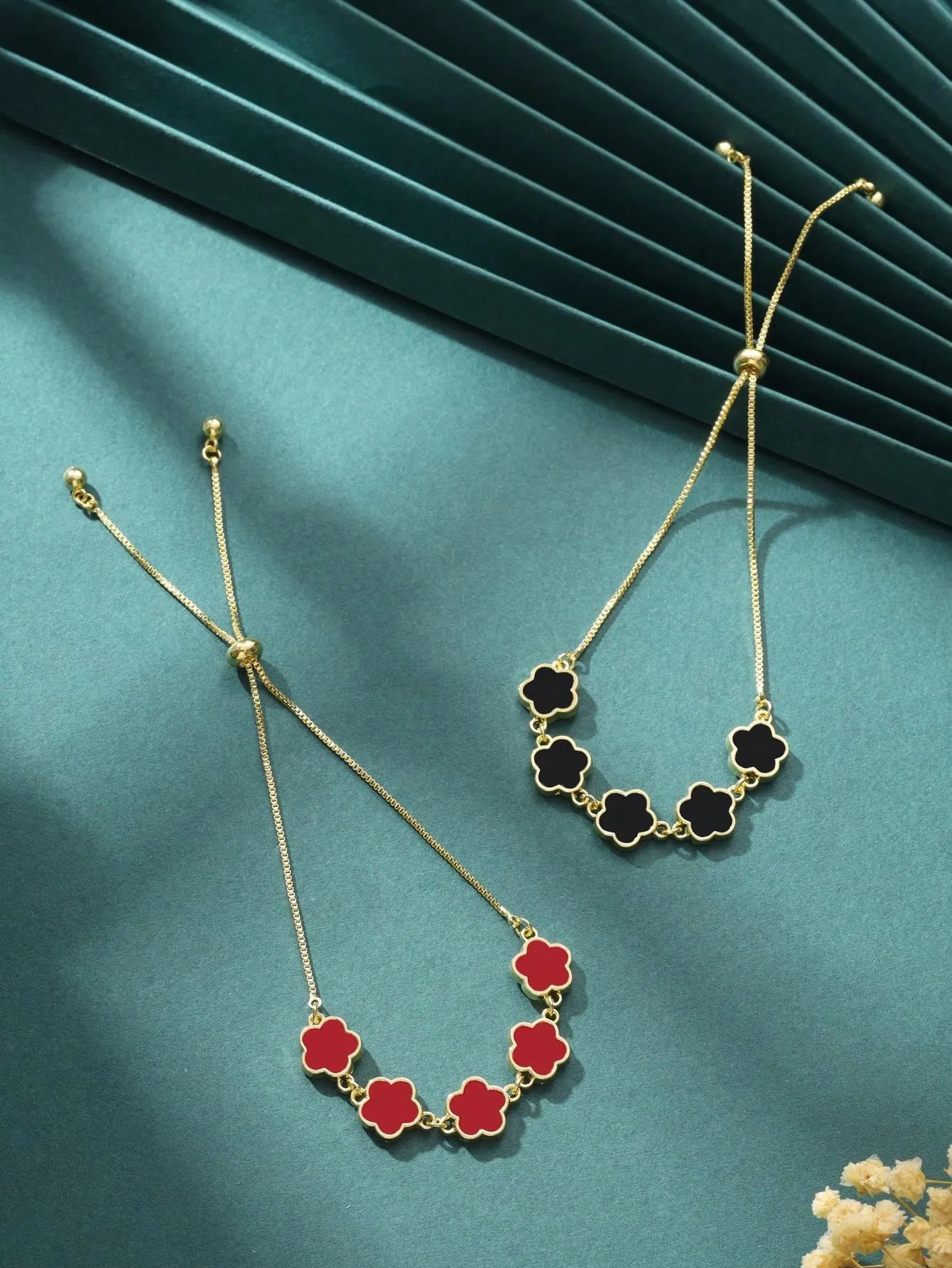 Simple & Fashionable Five-Petal Flower Design Copper Bracelet 2pcs