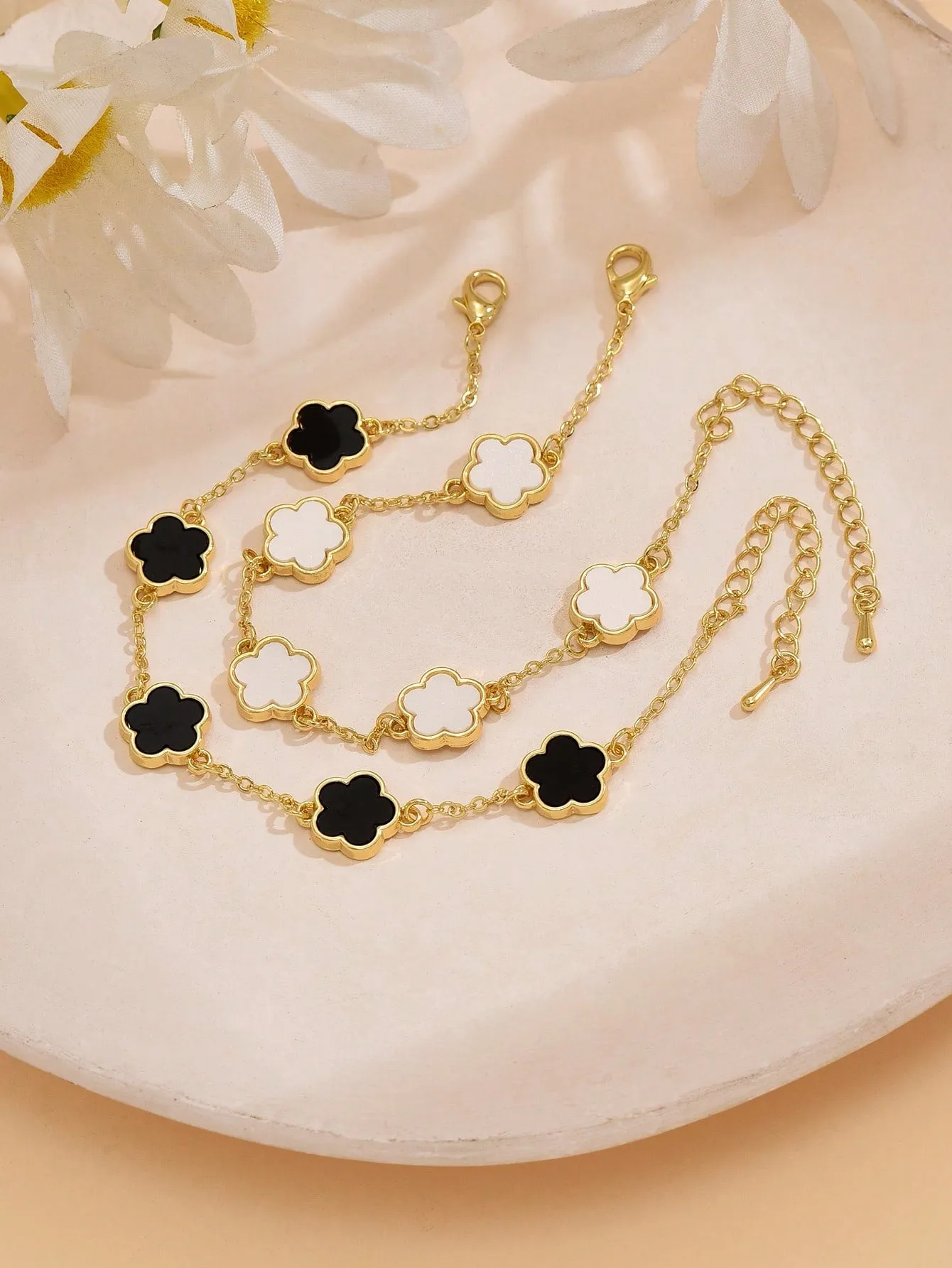 Simple & Fashionable Five-Petal Flower Design Copper Bracelet 2pcs