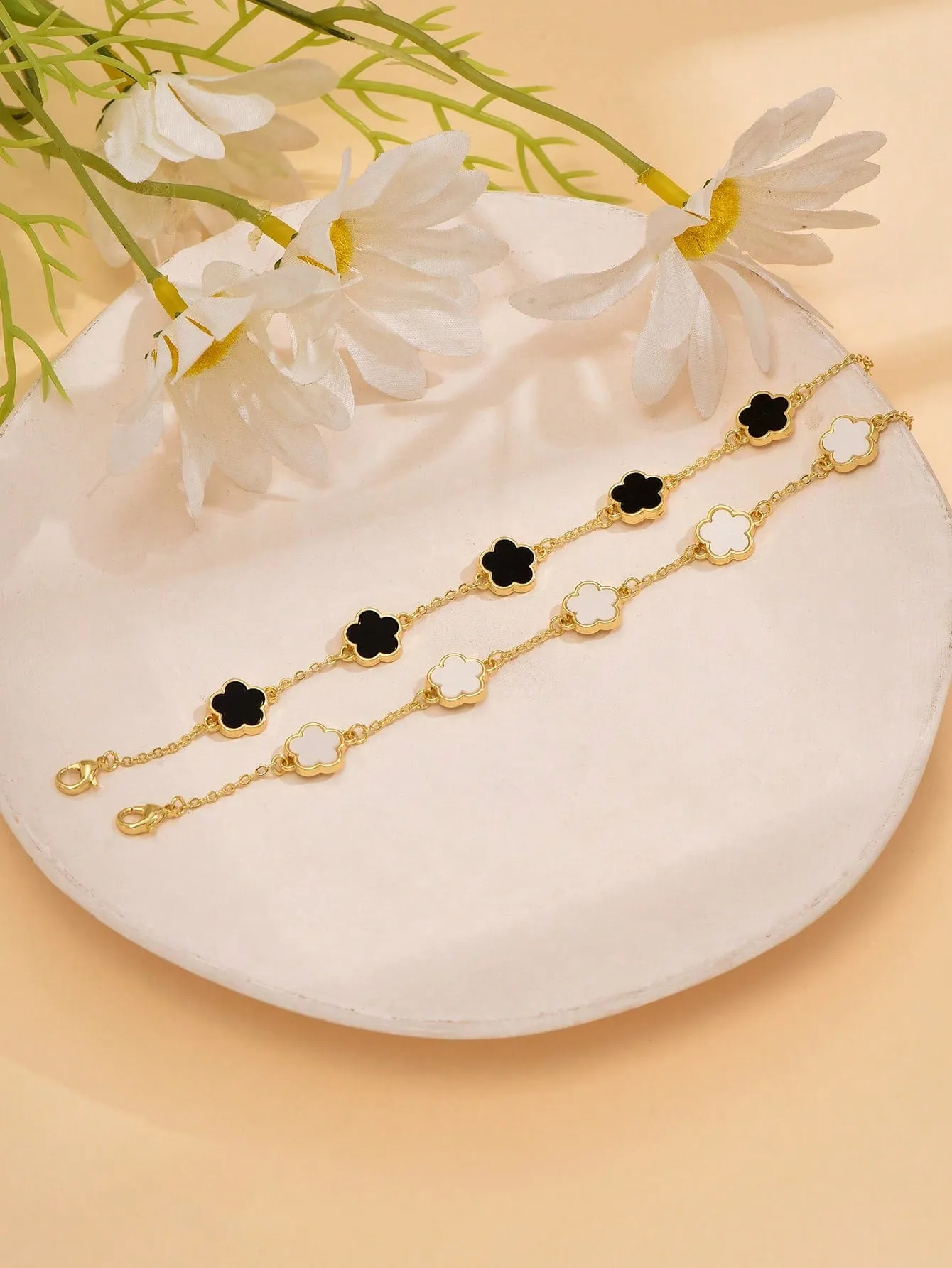 Simple & Fashionable Five-Petal Flower Design Copper Bracelet 2pcs