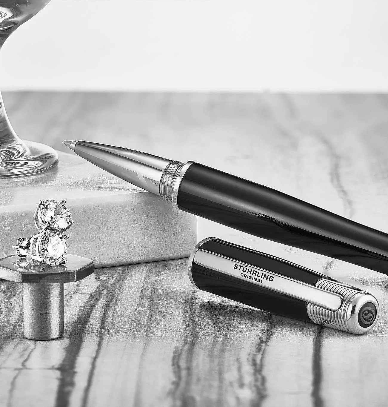 Style-Forward Quartz Set with Signature Pen and Stud Earrings